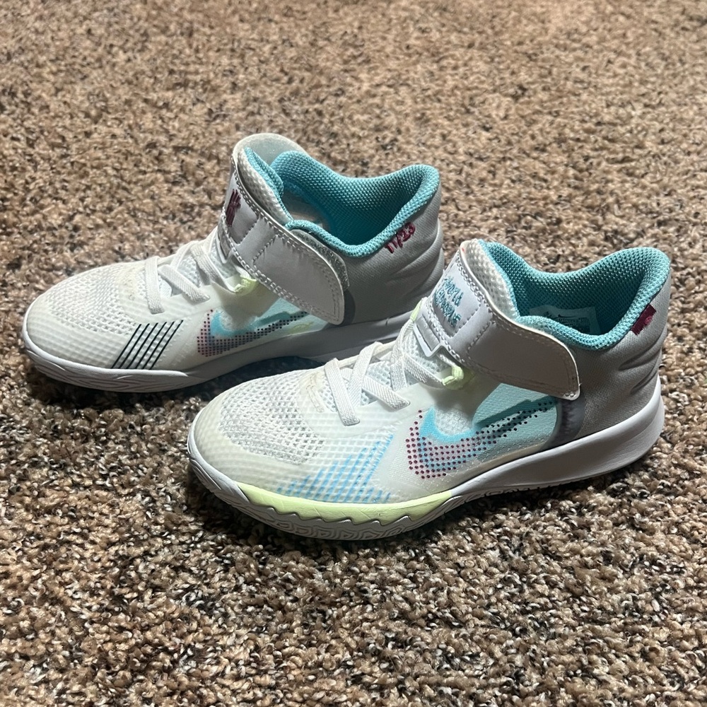 Nike Kyrie Flytrap 5 GS "White Blue Chill"